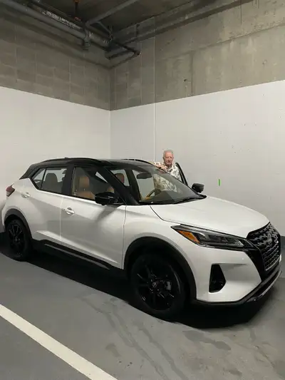 2023 Nissan Kicks SR Privilège 4 portes à hayon. Transmission automatique acheté neuf le 28 juin 202...