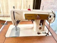 Vintage SINGER manual sewing machine/ full size cabinet