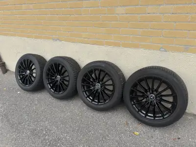 225 50 R17 Hankook winter tyres available for sale with gloss black Mercedes rims. Almost brand new...
