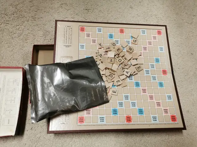 Scrabble board game in Toys & Games in Kitchener / Waterloo - Image 3