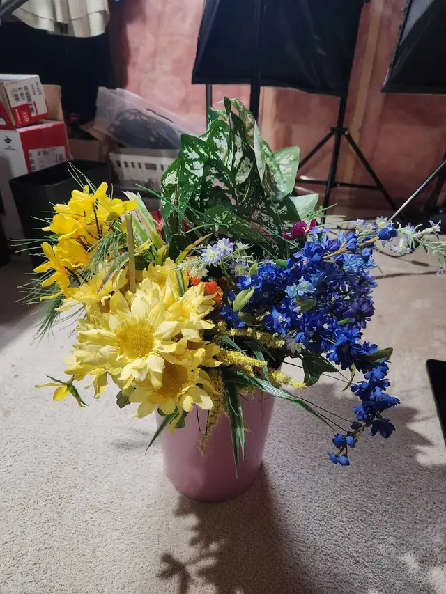 Flower Arrangement in Home Décor & Accents in Edmonton - Image 2
