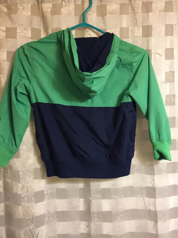 Gymboree boys navy and green wind breaker jacket - 4T - EUC in Clothing - 4T in Calgary - Image 5
