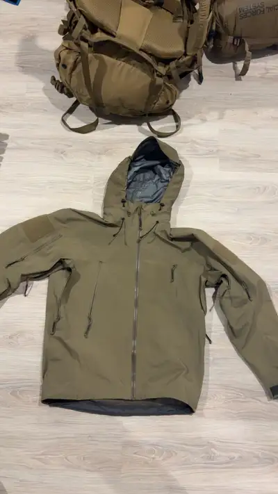 Arc’teryx LEAF Alpha Jacket Men's (Gen 2.2) Medium, View more
