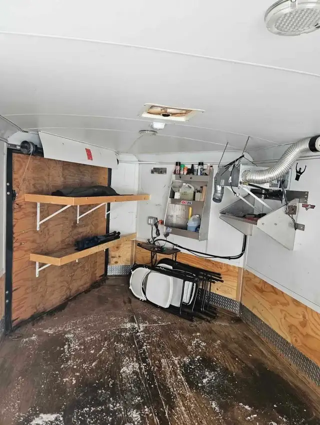 2010 27' Snowsport enclosed trailer in Cargo & Utility Trailers in Moncton - Image 5