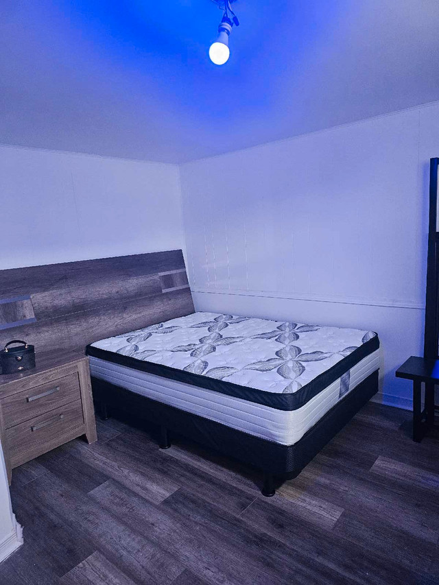 chambre a louer dans Chambres à louer et colocs  à Ouest de l’Île - Image 2