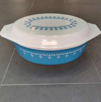 Vintage Pyrex Snowflake Blue Garland 2 1/2 QT 045 Dish & 945 Lid