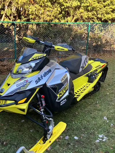 2016 mxz xrs 800 Excellent condition Electric start and back up pull cord Heated hand and thumb warm...