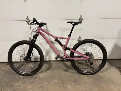 Frame is large. Fit my wife who is about 5’ 9”. Dusty Satin Lilac colour. 130mm travel. 27.5” wheels...