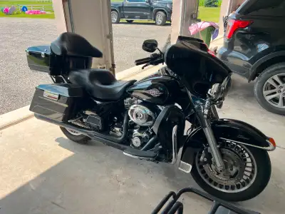 Mint Condition Harley! Always stored in heated garage and professionally maintained by Certified HD...