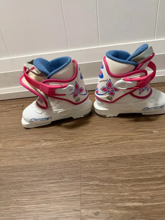 Nordica Kids Ski Boots in Ski in Mississauga / Peel Region - Image 4