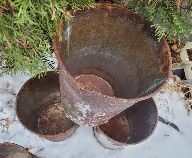 Vintage Rusted Tin Sap Buckets $5 each in Home Décor & Accents in Ottawa - Image 5