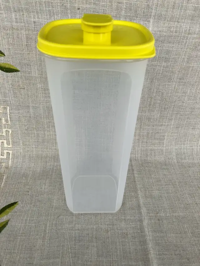 Tupperware 2L Juice Container / Pitcher with Pour Spout and Lid62863284269443122