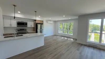 PENDING**Beautiful 3Bed 2Bath Triplex for Rent In St. Boniface**
