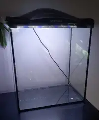 Aquarium 5 gallons avec couvercle et lumière