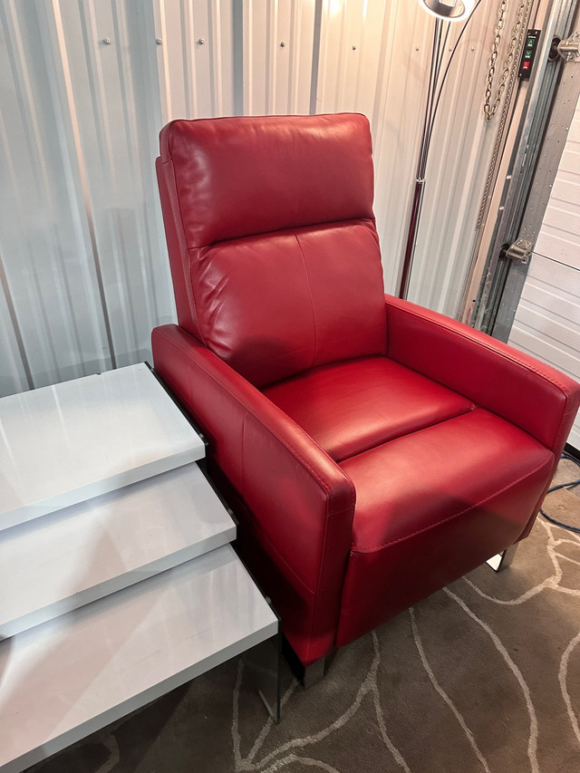 Leather power reclining chairs in Chairs & Recliners in Winnipeg - Image 4