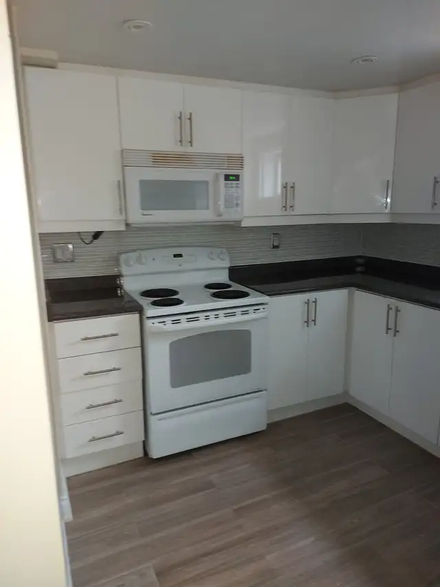 Private room for rent in basement in Room Rentals & Roommates in City of Toronto - Image 9