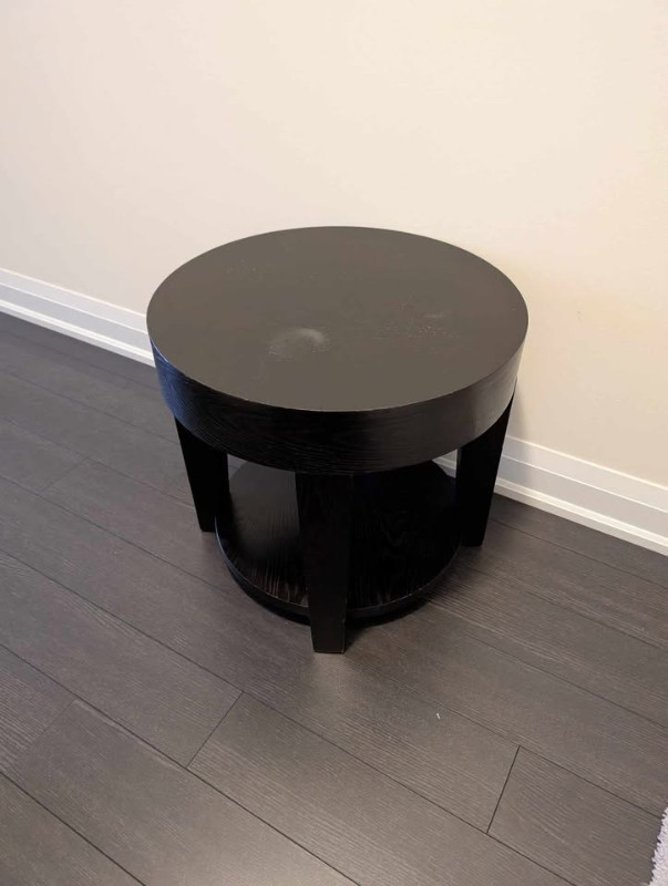 Black Wooden Round Side Table in Coffee Tables in Markham / York Region - Image 2