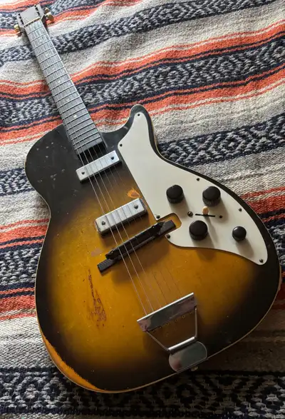 Silvertone Harmony 1421 Stratotone H46 Mars, View more