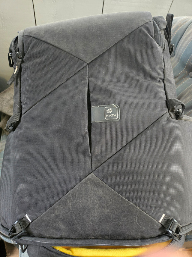 Nikon D3400 DSLR c/w 3 Lenes, flash, spare battery, backpack in Cameras & Camcorders in Hamilton - Image 3