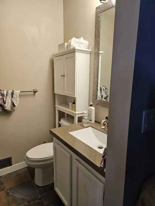 Furnished Ensuite room  in Alberta in Canada - Image 6