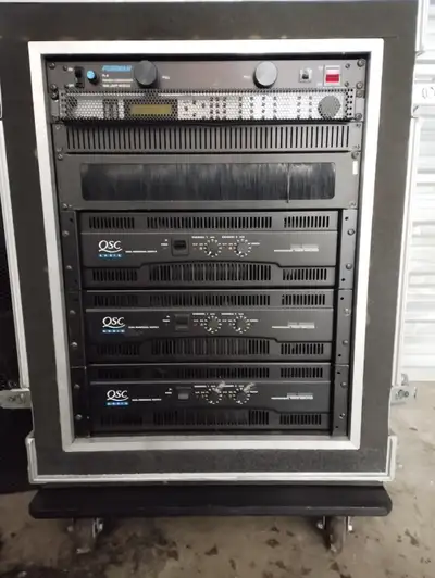 Very clean, excellent condition turn key amp rack. will sell as a whole or part out. X1 Shocmount ra...