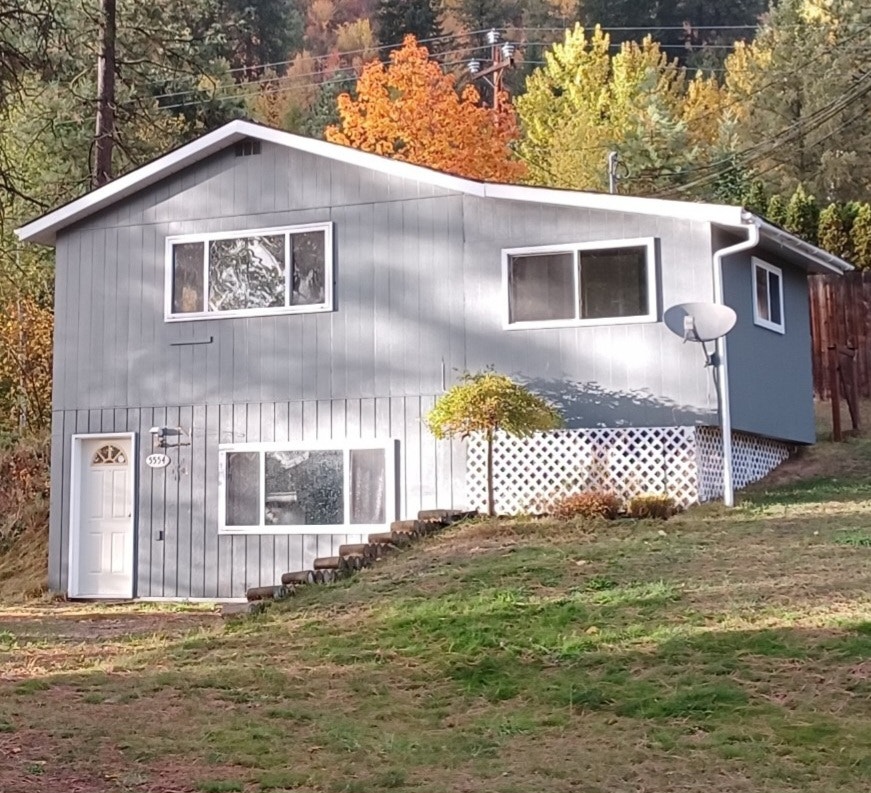 Bright Detached House with Lake View 1