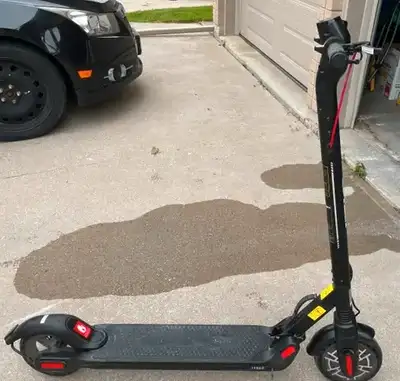 Pilot E-Scooter - iZip, View more
