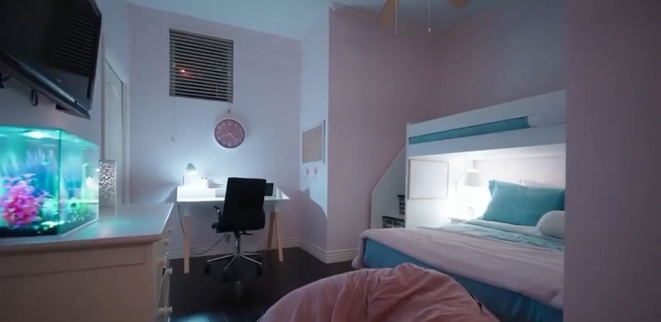 SPACIOUS 2-BEDROOM PRIVATE SUITE - EAGLE 4