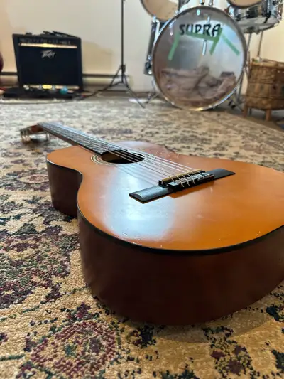 3/4 size Classical Guitar by Valencia that is perfect for students learning how to play. Very nice w...