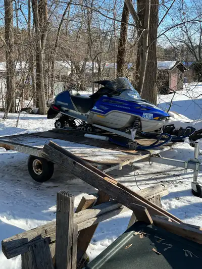 2003 Legend 600 liquid cooled. Electric start , reverse, heated thumb and handle bars, visor plug an...