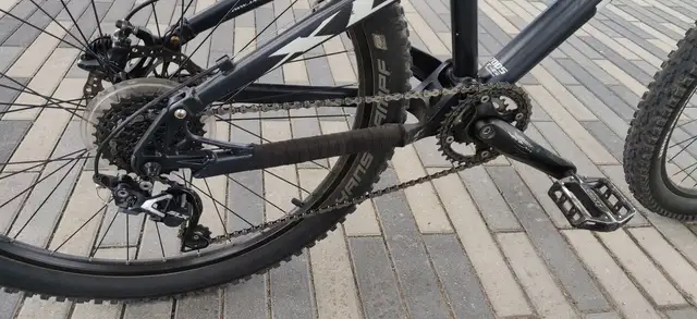 Jamis Dakar XLT Mountain Bike - Trade for gravel in Mountain in Calgary - Image 4
