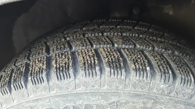Pneus hiver sur RIM GOODYEAR 17" FORD ESCAPE in Tires & Rims in Laval / North Shore - Image 3