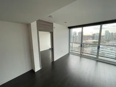 Cozy and Modern 2brm and 2bath Apartment in Brentwood