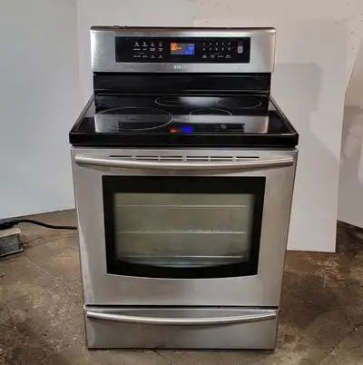 Fully functional, barely used, very clean with convection oven. Test possible. Drop off available fo...