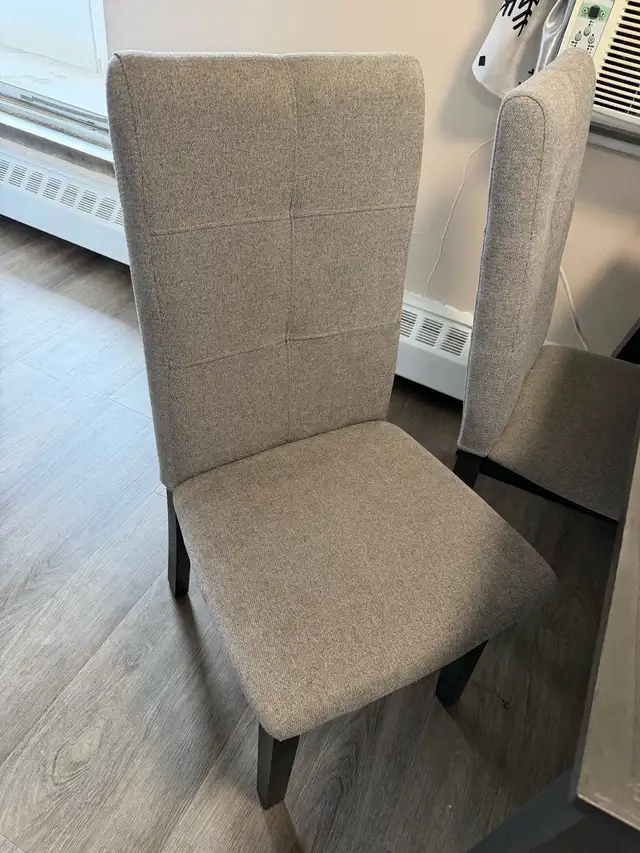 Dining Table with 4 Chairs for Sale – Excellent Condition