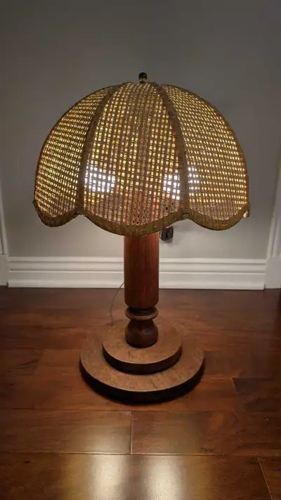 Lampe de table vintage! (livraison incluse), View more