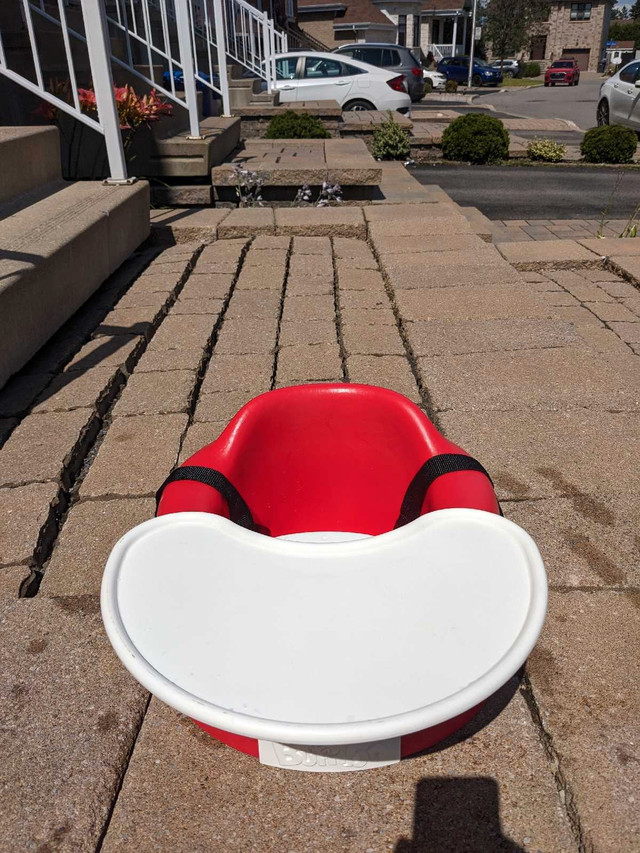 Bumbo floor seat and tray dans Nourriture et chaises hautes  à Laval/Rive Nord - Image 3