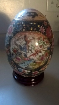 Vintage Satsuma Hand Painted Egg Gold Moriage with Wooden Stand