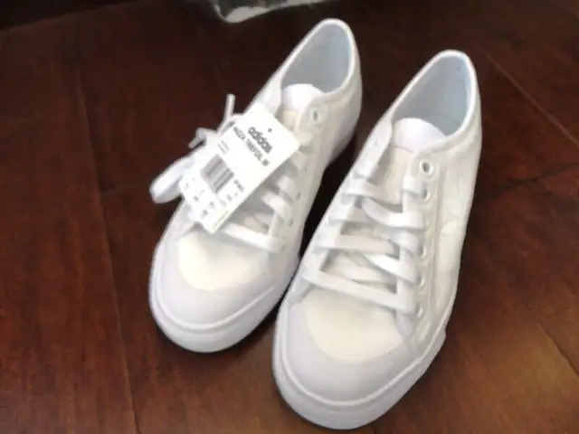 New Womens Adidas Nizza Trefoil Running Shoe Sneakers Size 5 1/2 in Women's - Shoes in Kitchener / Waterloo - Image 5