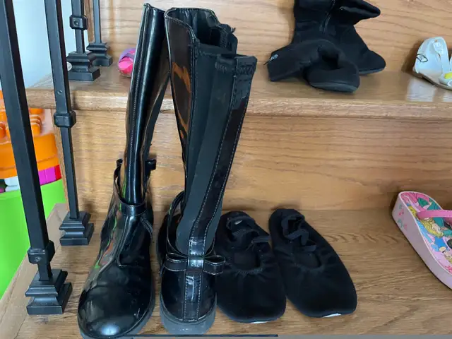 Various Girls Shoes size 9-3/4 in Kids & Youth in City of Toronto - Image 5