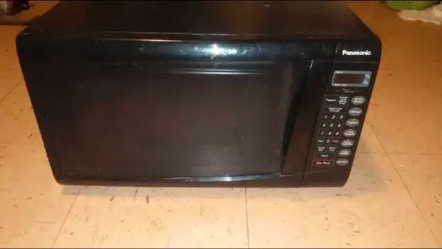 Panasonic Microwave in Microwaves & Cookers in City of Halifax - Image 2