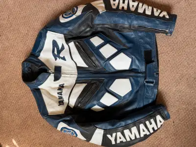 Size large (I’m 5’9” 160 lbs) leather jacket, decent condition, all the zippers work fine. Some padd...