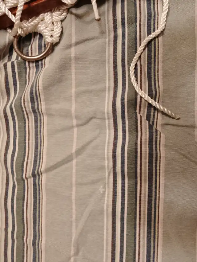 Canvas Hammock with Cotton Rope and Hardwood Spreader Bars in Outdoor Décor in Guelph - Image 8