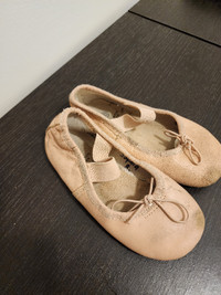 Leather ballet shoes. Size: youth 10
