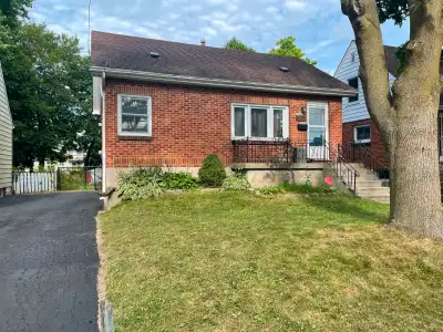 NEWLY RENOVATED 5 BEDROOM HOUSE FOR RENT. STUDENTS ARE WELCOME!