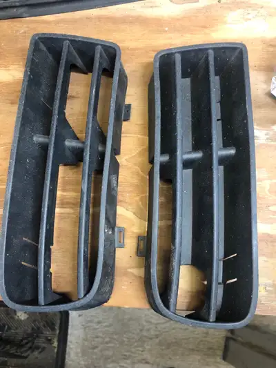 Lower bumper grilles, good shape