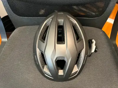 BARELY USED BIKE HELMET MIPS SAFETY SYSTEM RETAILS ON COSTCO FOR $48+TAX ANYMORE QUESTIONS I WILL AN...