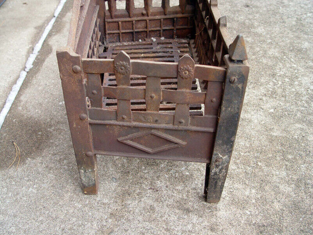 Antique Cast Iron FIREBOX, coal/wood log FIREPLACE BASKET INSERT in Arts & Collectibles in St. Catharines - Image 3