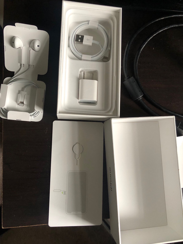 iPhone EarPod Lighting and Full Charger in Cell Phone Accessories in Oshawa / Durham Region