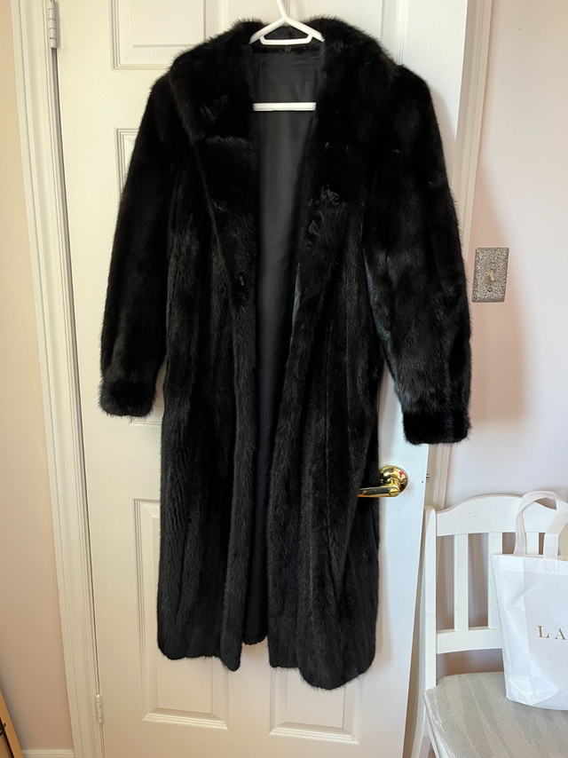 Mink Coat in Women's - Tops & Outerwear in Markham / York Region - Image 2